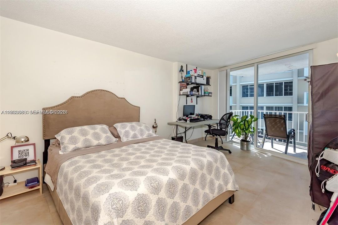 For Rent: $2,700 (1 beds, 1 baths, 750 Square Feet)