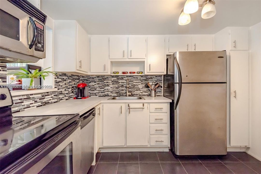 For Rent: $2,700 (1 beds, 1 baths, 750 Square Feet)