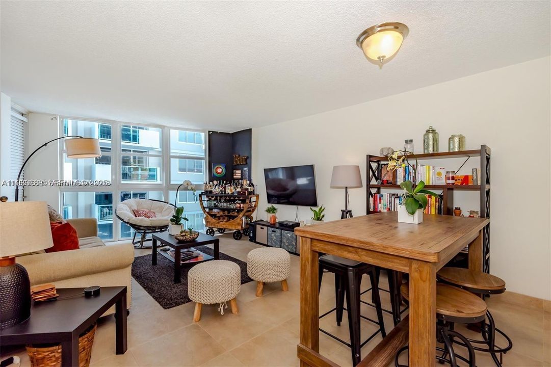 For Rent: $2,700 (1 beds, 1 baths, 750 Square Feet)