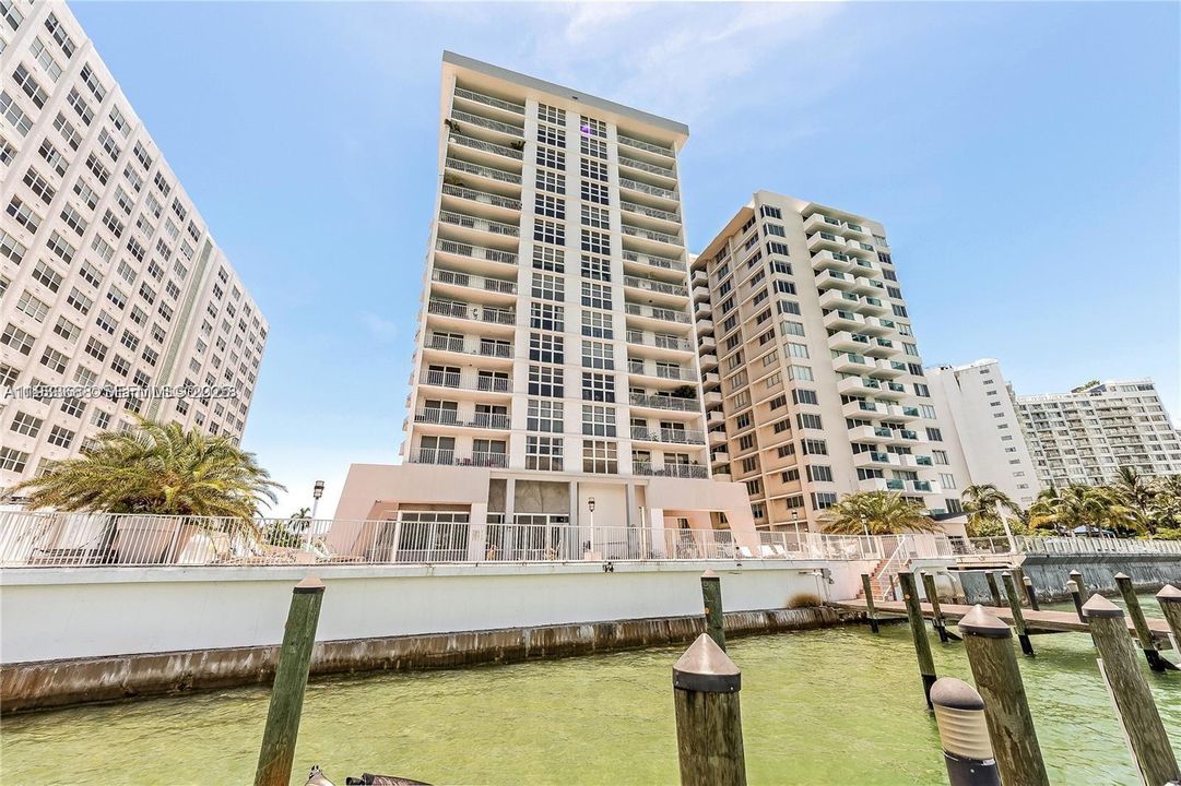 For Rent: $2,700 (1 beds, 1 baths, 750 Square Feet)