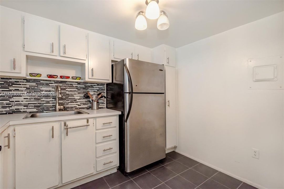 For Rent: $2,700 (1 beds, 1 baths, 750 Square Feet)
