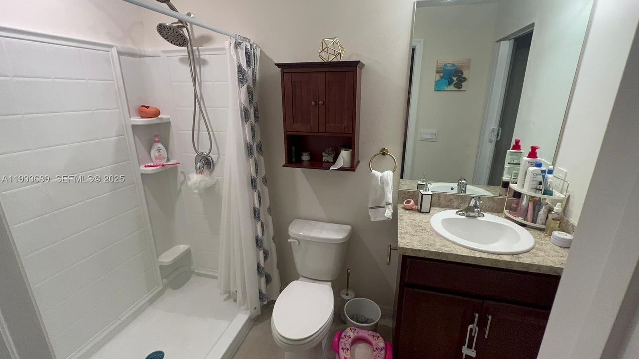 待售: $320,000 (4 贝兹, 2 浴室, 0 平方英尺)