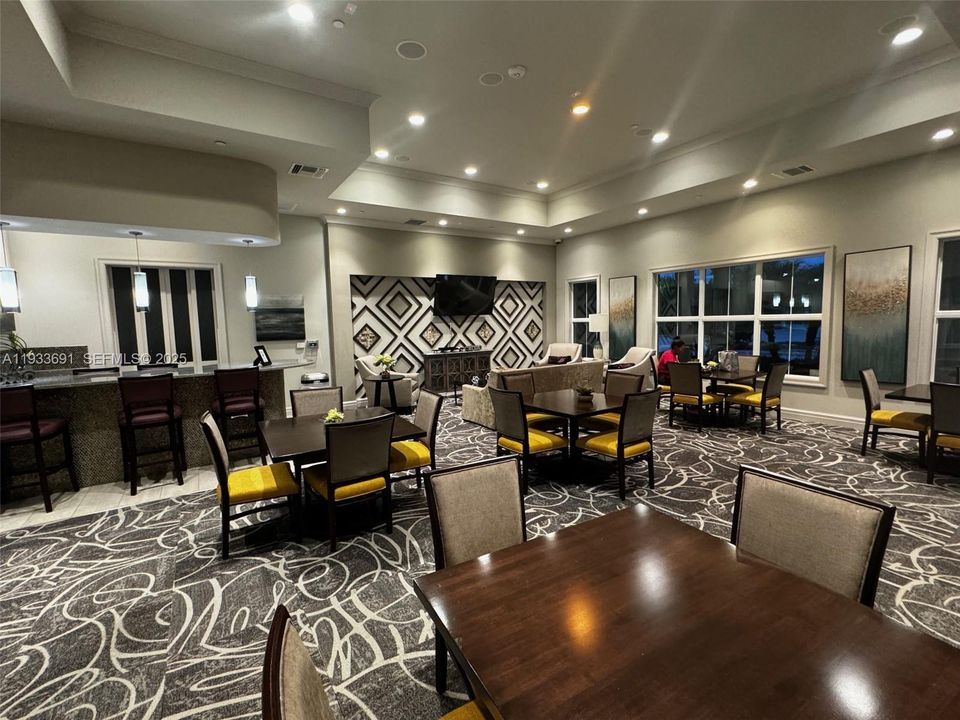 В аренду: $1,700 (1 спален, 1 ванн, 775 Квадратных фут)