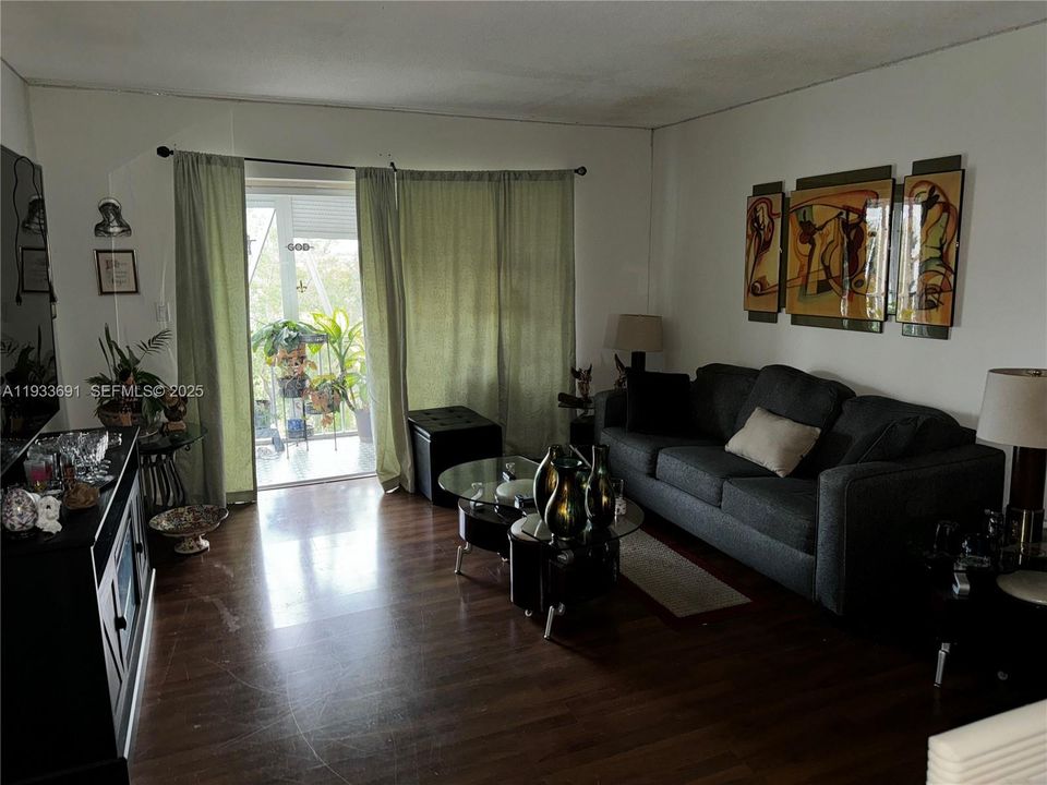 В аренду: $1,700 (1 спален, 1 ванн, 775 Квадратных фут)