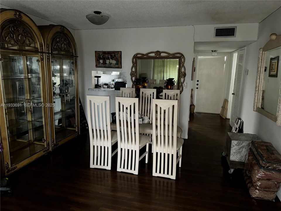 В аренду: $1,700 (1 спален, 1 ванн, 775 Квадратных фут)