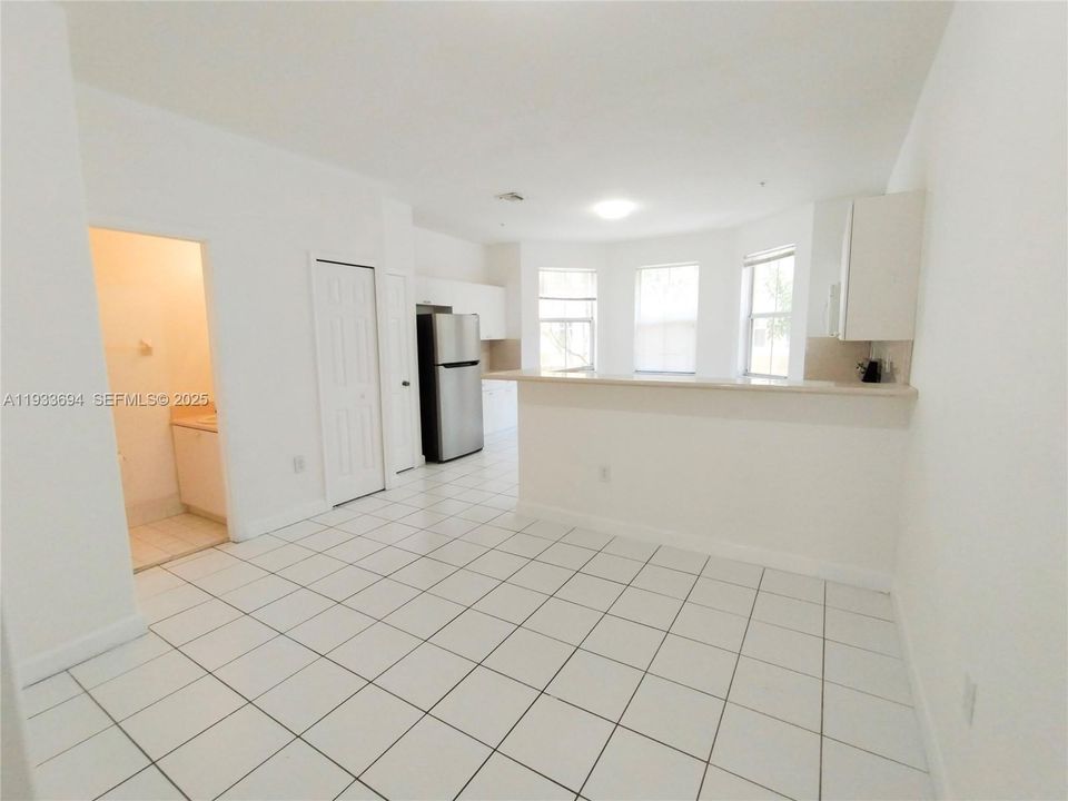 For Sale: $279,000 (3 beds, 3 baths, 1932 Square Feet)