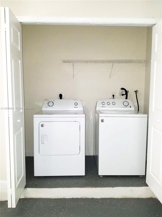 For Sale: $279,000 (3 beds, 3 baths, 1932 Square Feet)