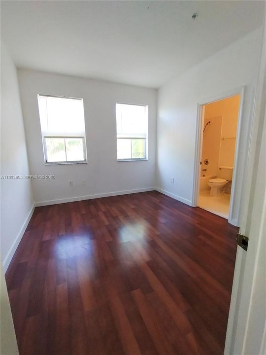 For Sale: $279,000 (3 beds, 3 baths, 1932 Square Feet)