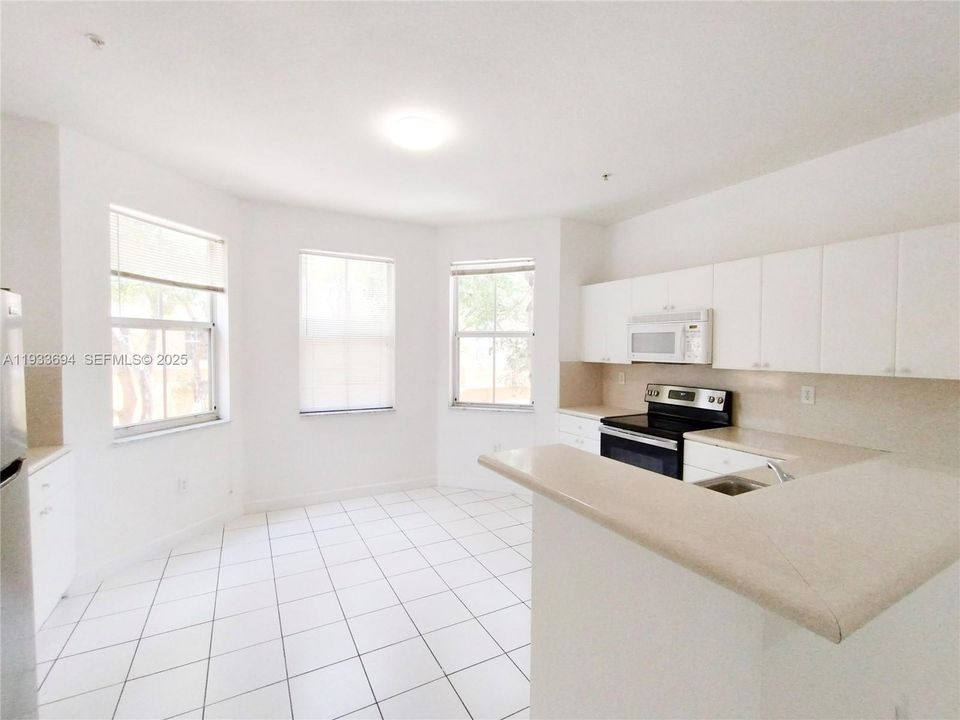 For Sale: $279,000 (3 beds, 3 baths, 1932 Square Feet)