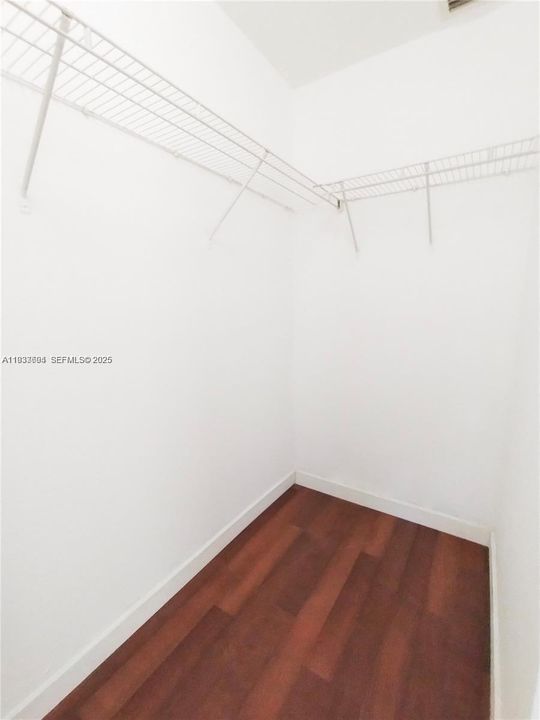 For Sale: $279,000 (3 beds, 3 baths, 1932 Square Feet)