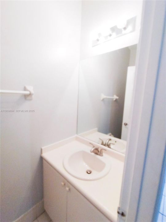 For Sale: $279,000 (3 beds, 3 baths, 1932 Square Feet)