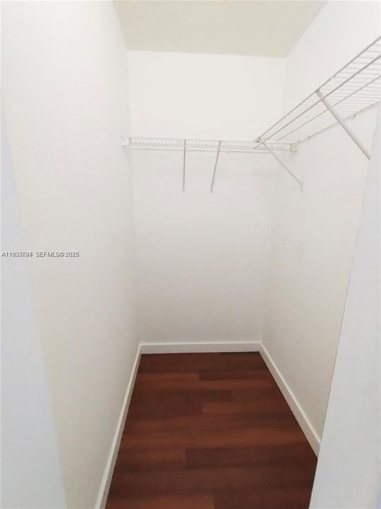 For Sale: $279,000 (3 beds, 3 baths, 1932 Square Feet)