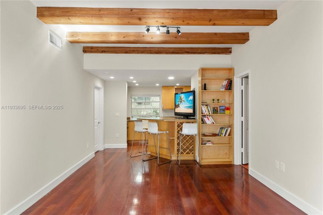 待售: $450,000 (2 贝兹, 2 浴室, 846 平方英尺)