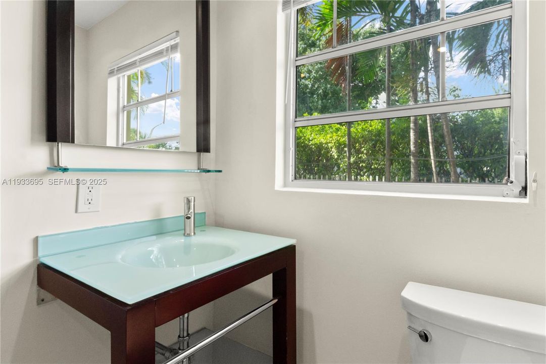 待售: $450,000 (2 贝兹, 2 浴室, 846 平方英尺)