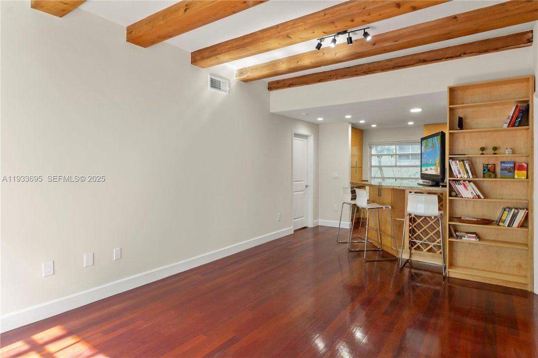 待售: $450,000 (2 贝兹, 2 浴室, 846 平方英尺)