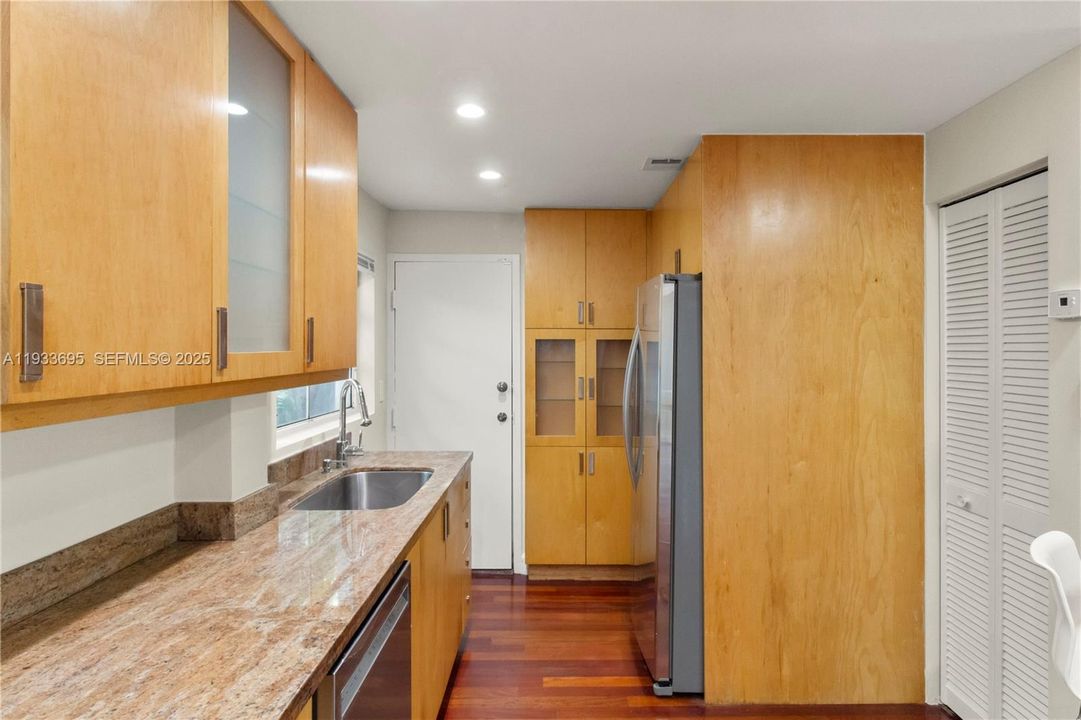 待售: $450,000 (2 贝兹, 2 浴室, 846 平方英尺)