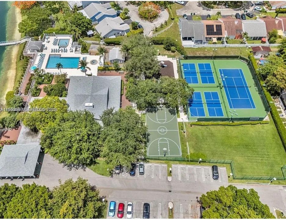 В аренду: $4,500 (4 спален, 3 ванн, 1453 Квадратных фут)