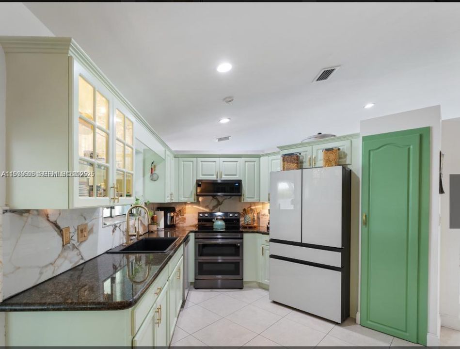 В аренду: $4,500 (4 спален, 3 ванн, 1453 Квадратных фут)