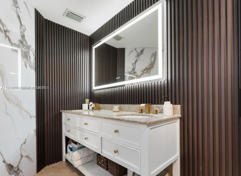 В аренду: $4,500 (4 спален, 3 ванн, 1453 Квадратных фут)