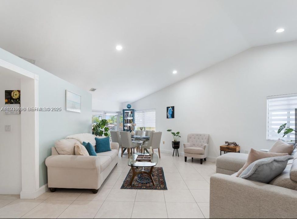 В аренду: $4,500 (4 спален, 3 ванн, 1453 Квадратных фут)