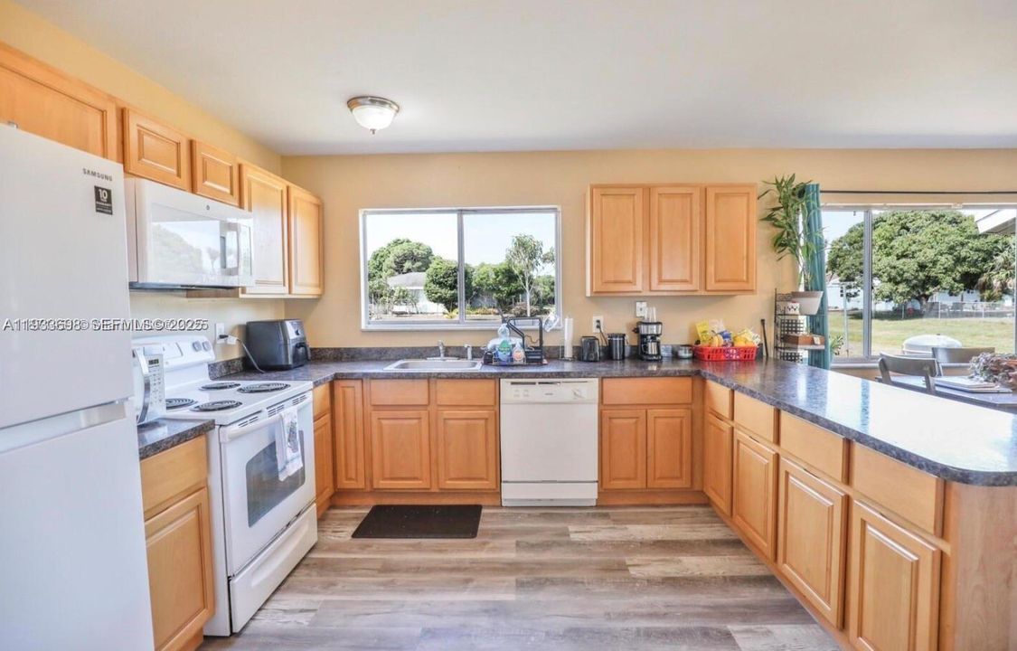 For Rent: $2,500 (3 beds, 2 baths, 1176 Square Feet)