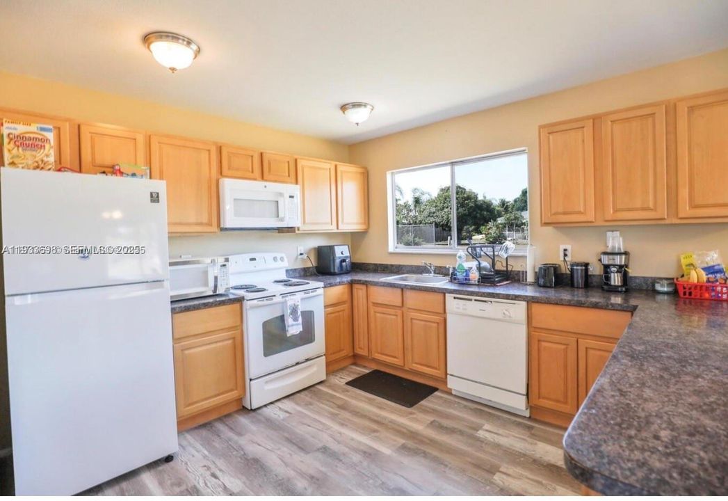 For Rent: $2,500 (3 beds, 2 baths, 1176 Square Feet)