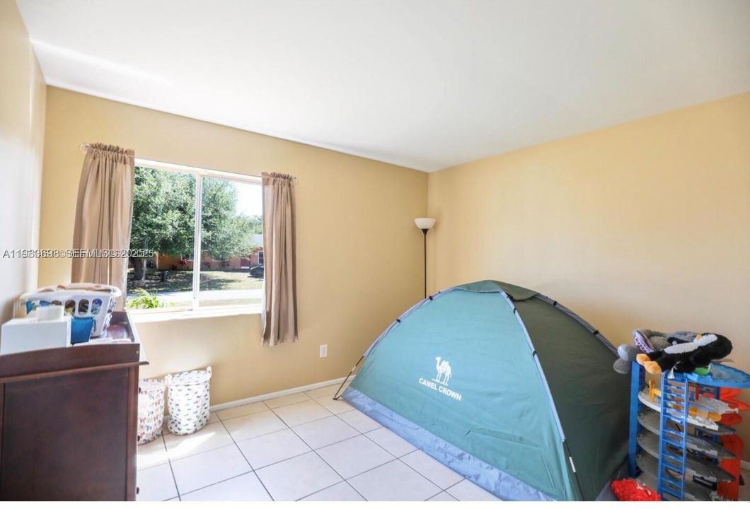 For Rent: $2,500 (3 beds, 2 baths, 1176 Square Feet)