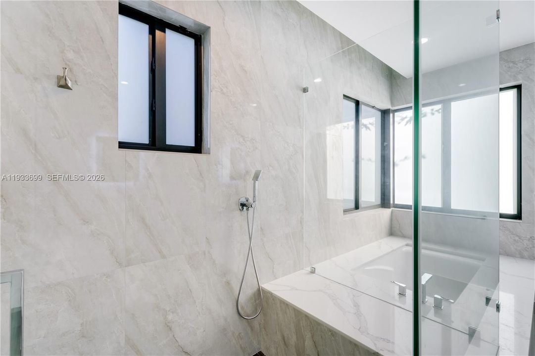 En Venta: $4,100,000 (8 camas, 7 baños, 5764 Pies cuadrados)