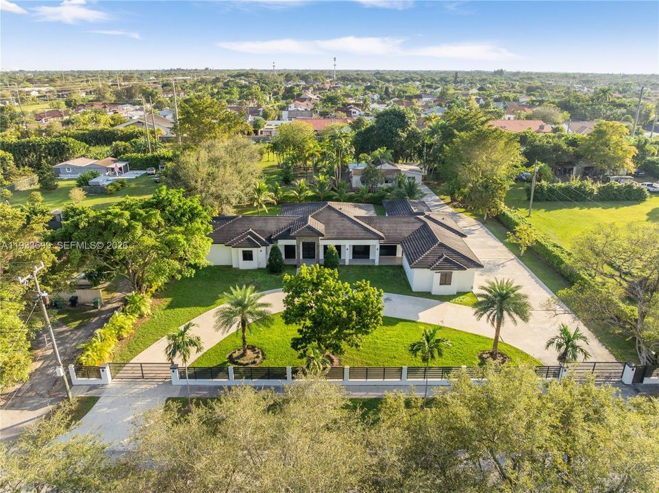 En Venta: $4,100,000 (8 camas, 7 baños, 5764 Pies cuadrados)