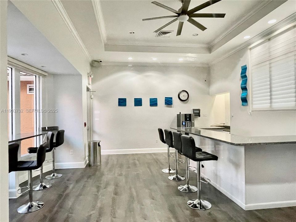 待售: $800,000 (2 贝兹, 2 浴室, 2020 平方英尺)