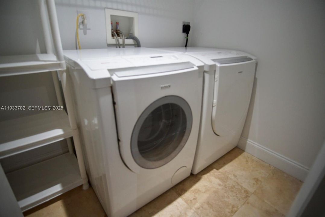 待售: $800,000 (2 贝兹, 2 浴室, 2020 平方英尺)