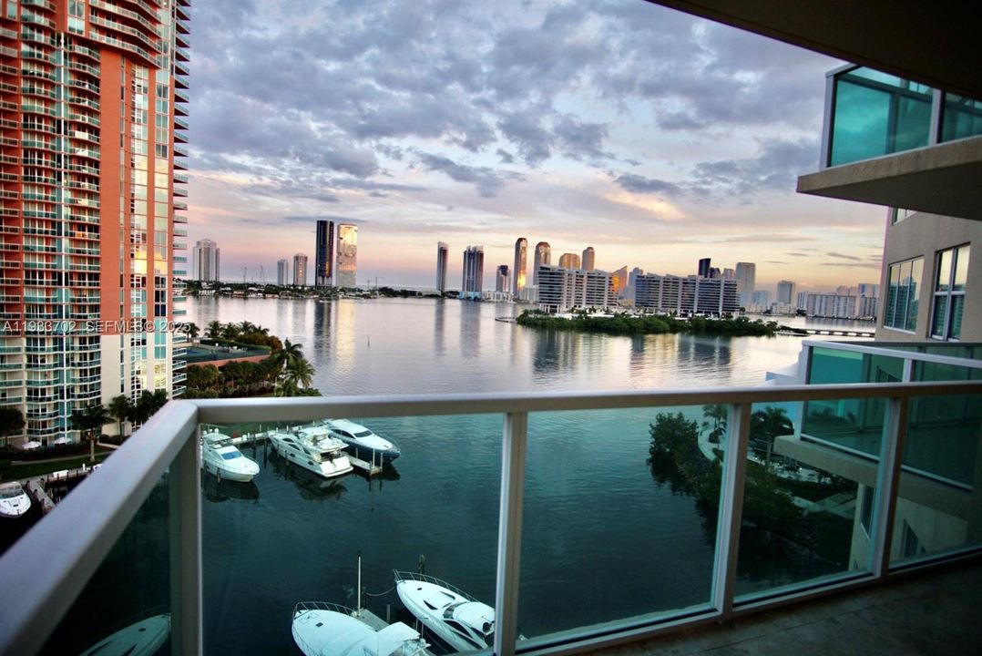 待售: $800,000 (2 贝兹, 2 浴室, 2020 平方英尺)