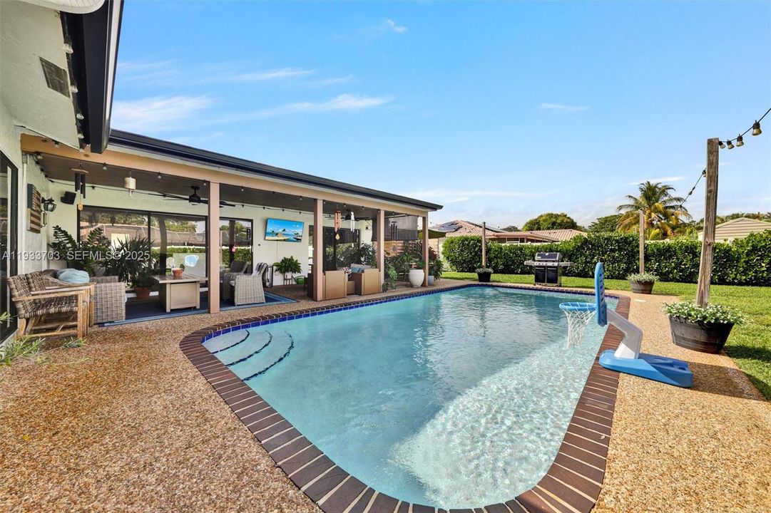 待售: $739,900 (3 贝兹, 2 浴室, 2218 平方英尺)