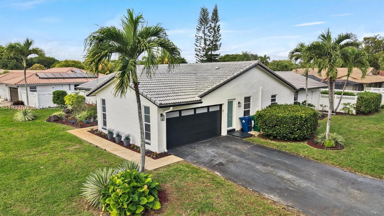 待售: $739,900 (3 贝兹, 2 浴室, 2218 平方英尺)