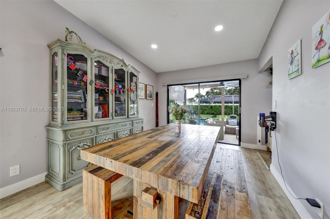 待售: $739,900 (3 贝兹, 2 浴室, 2218 平方英尺)