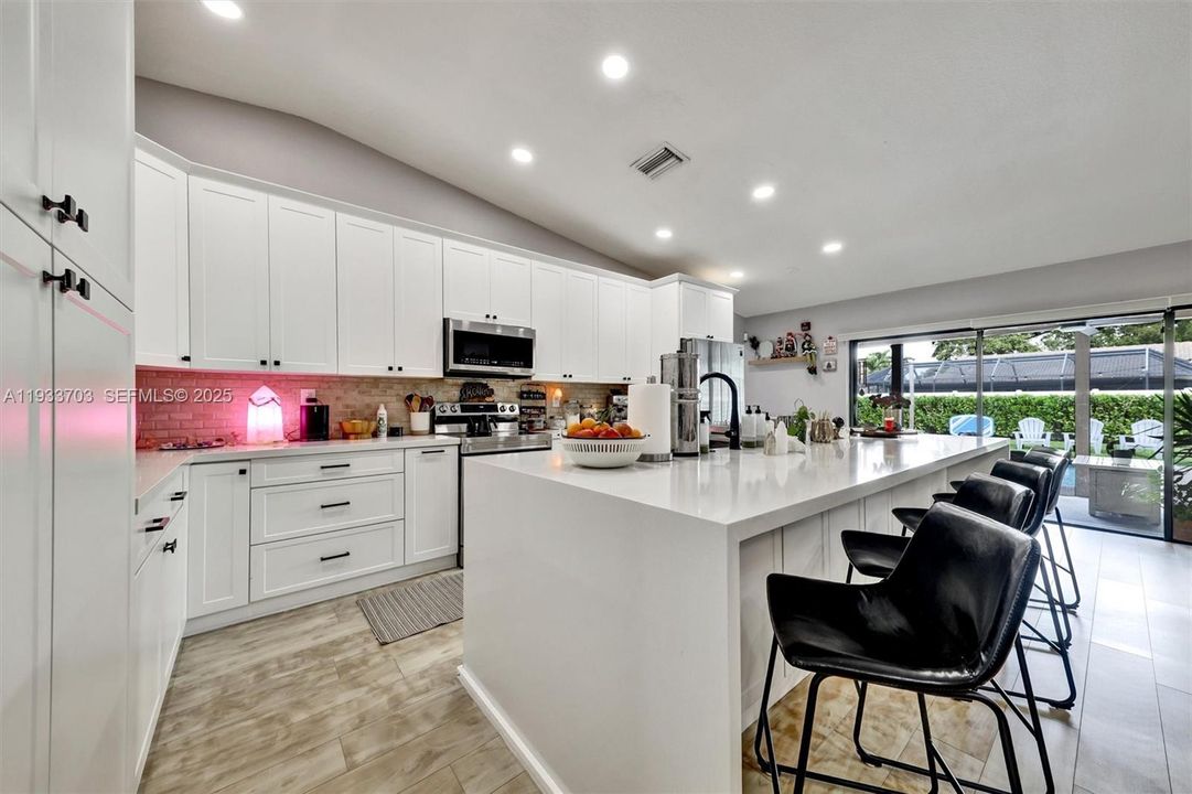 待售: $739,900 (3 贝兹, 2 浴室, 2218 平方英尺)