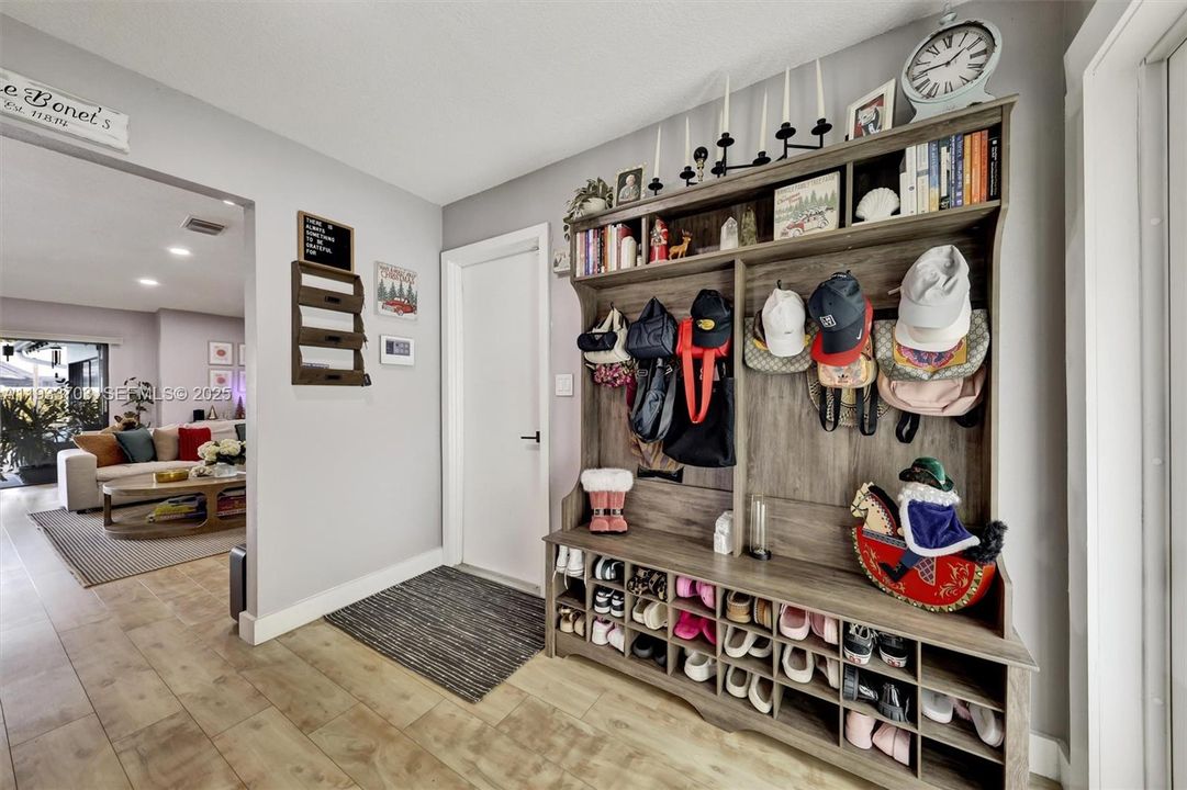 待售: $739,900 (3 贝兹, 2 浴室, 2218 平方英尺)