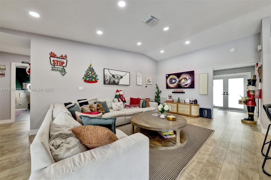 待售: $739,900 (3 贝兹, 2 浴室, 2218 平方英尺)