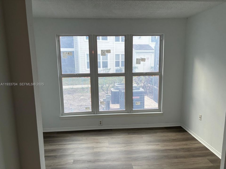 出租: $1,950 (2 贝兹, 1 浴室, 758 平方英尺)