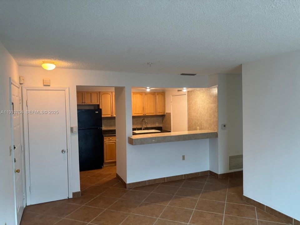 出租: $1,950 (2 贝兹, 1 浴室, 758 平方英尺)