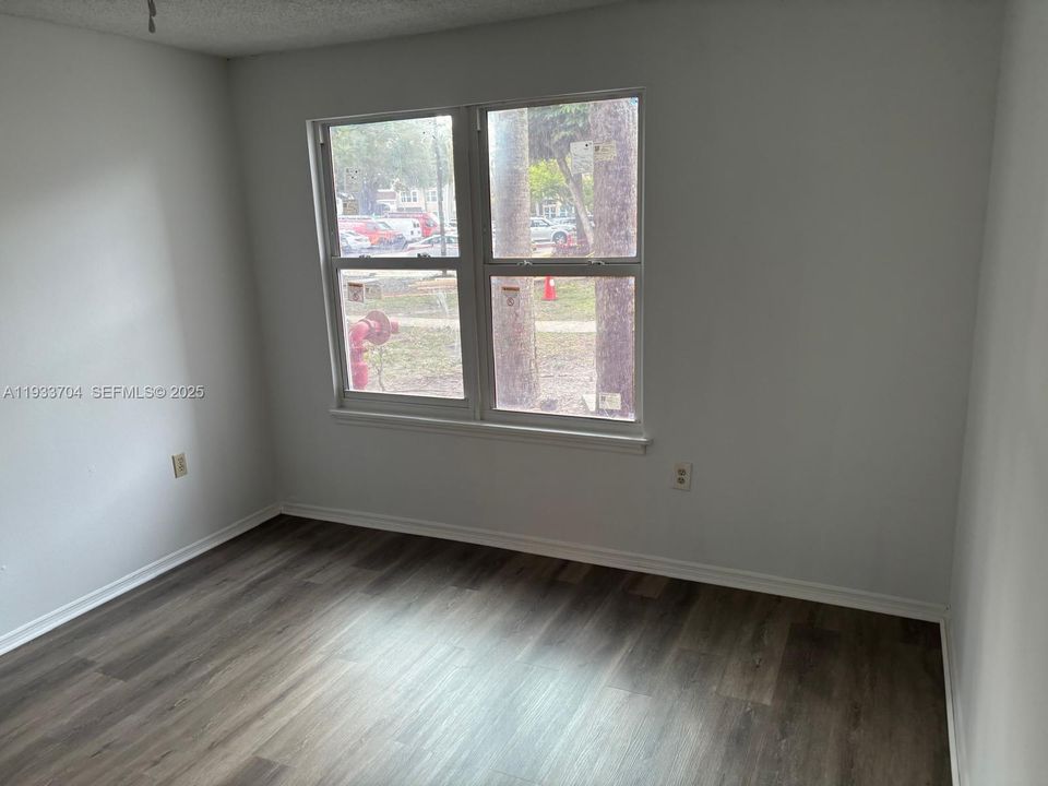 出租: $1,950 (2 贝兹, 1 浴室, 758 平方英尺)