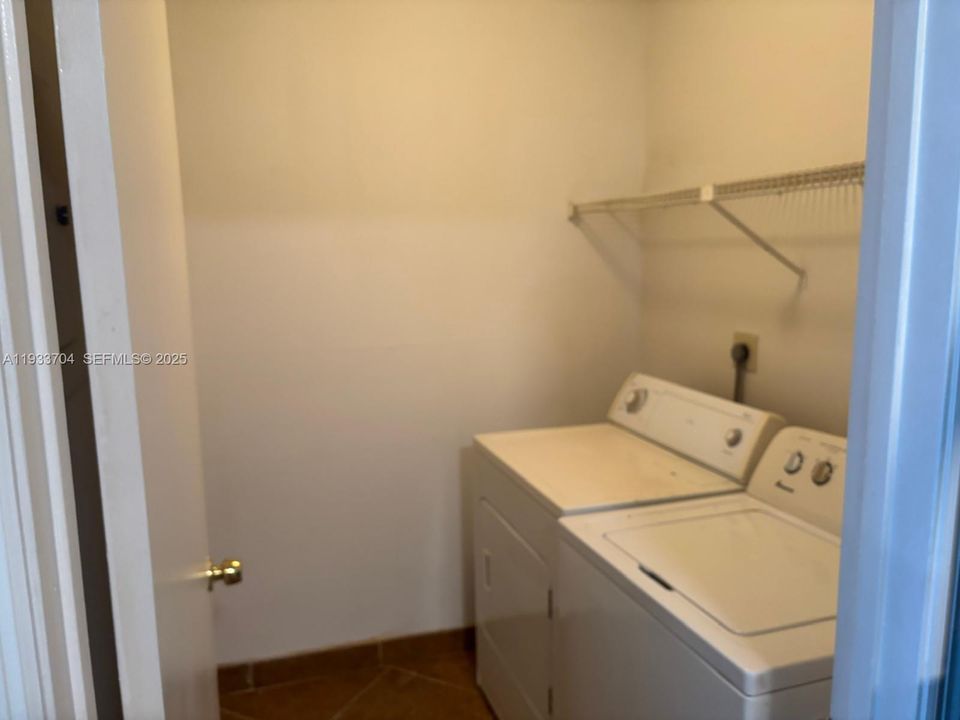 出租: $1,950 (2 贝兹, 1 浴室, 758 平方英尺)