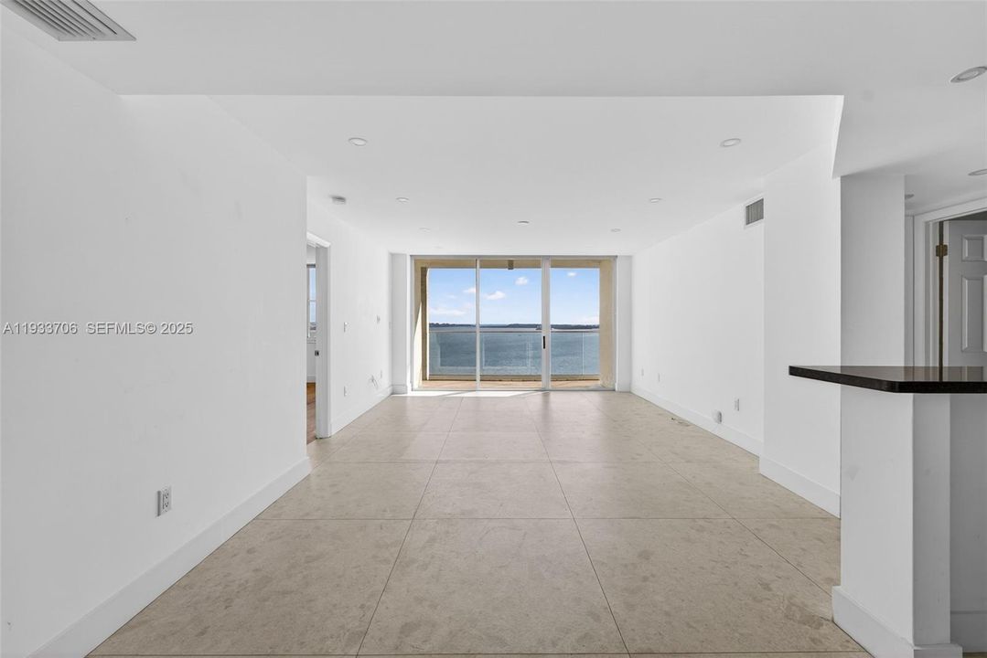 For Rent: $3,695 (2 beds, 2 baths, 960 Square Feet)