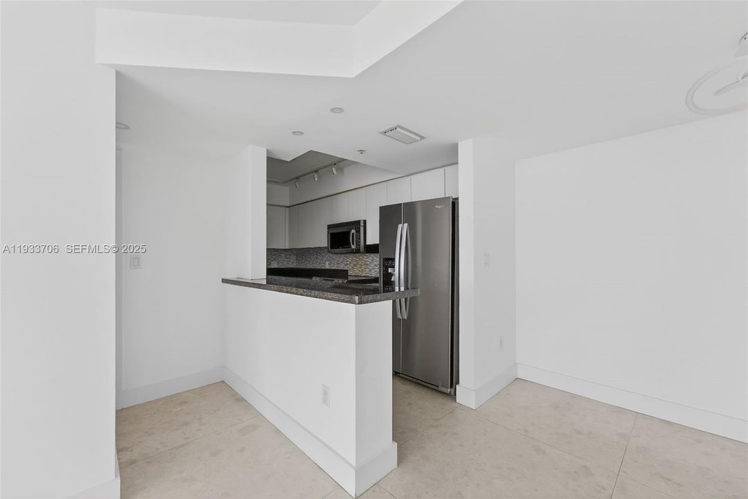 For Rent: $3,695 (2 beds, 2 baths, 960 Square Feet)