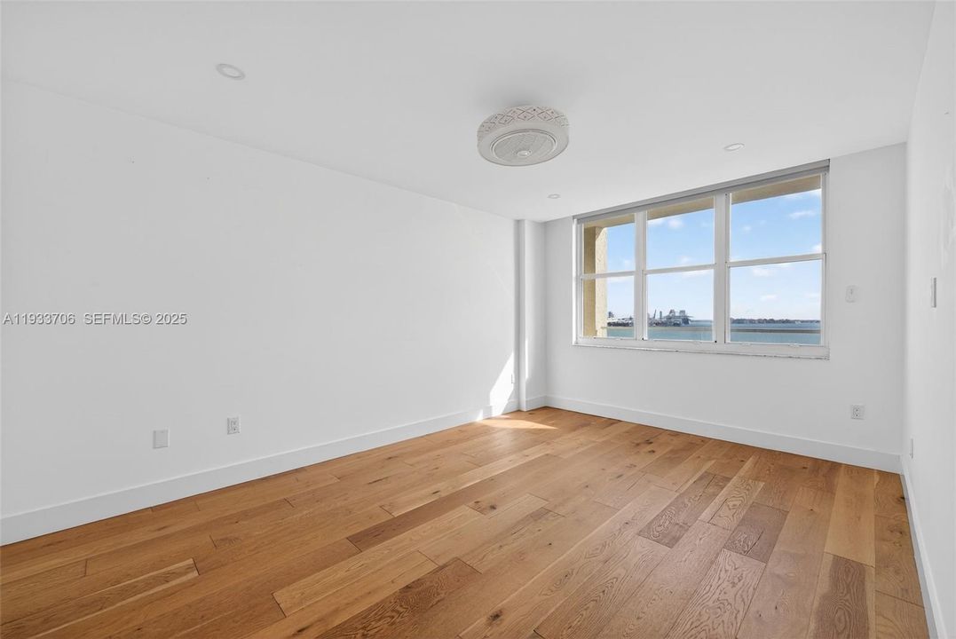 For Rent: $3,695 (2 beds, 2 baths, 960 Square Feet)