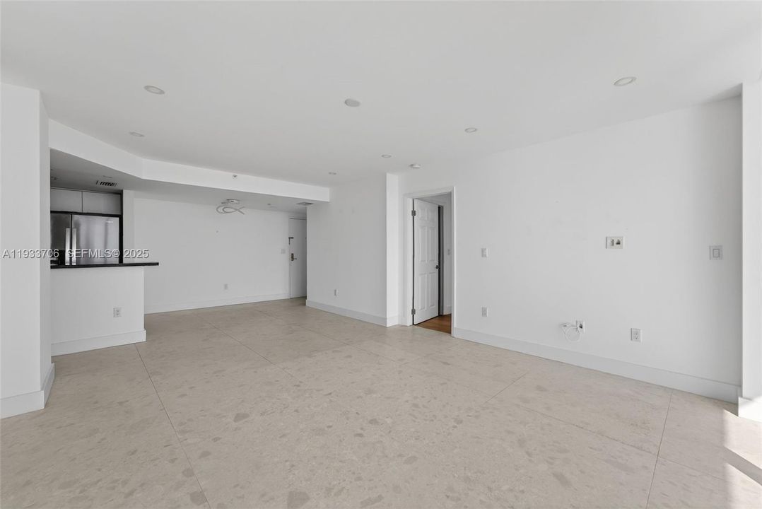 For Rent: $3,695 (2 beds, 2 baths, 960 Square Feet)