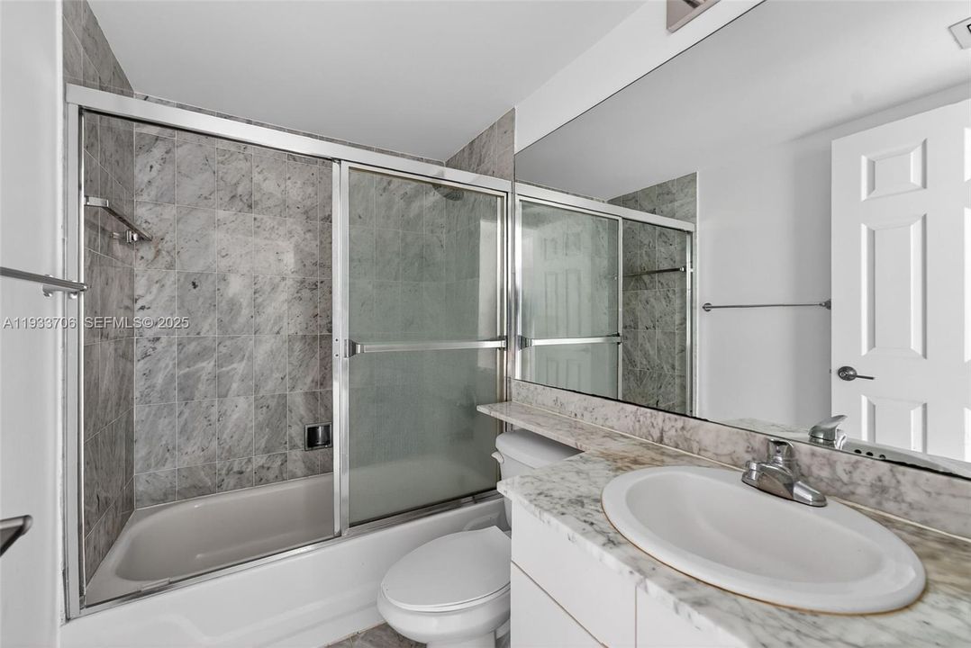 For Rent: $3,695 (2 beds, 2 baths, 960 Square Feet)