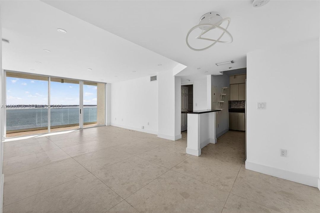 For Rent: $3,695 (2 beds, 2 baths, 960 Square Feet)