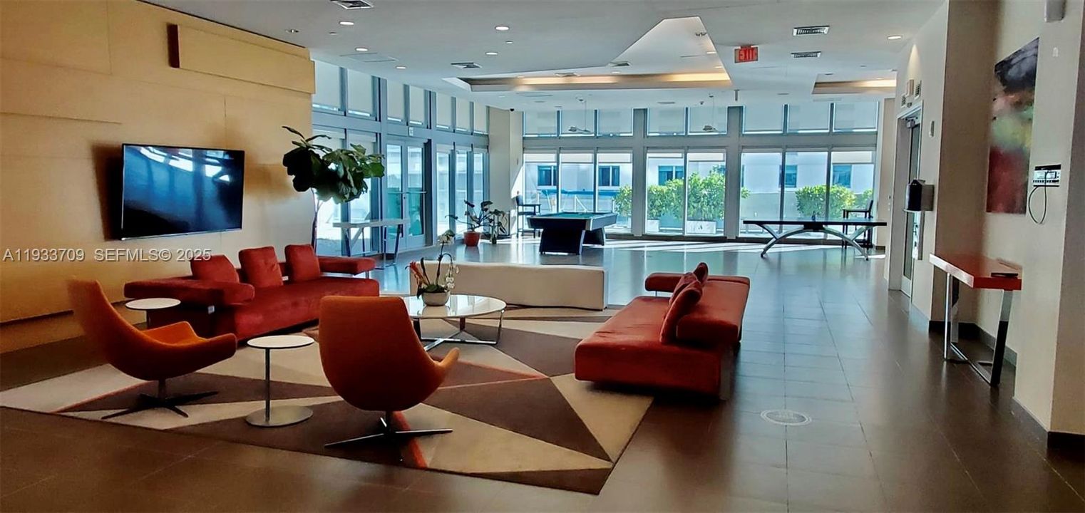 For Rent: $2,900 (1 beds, 1 baths, 705 Square Feet)