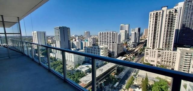 For Rent: $2,900 (1 beds, 1 baths, 705 Square Feet)